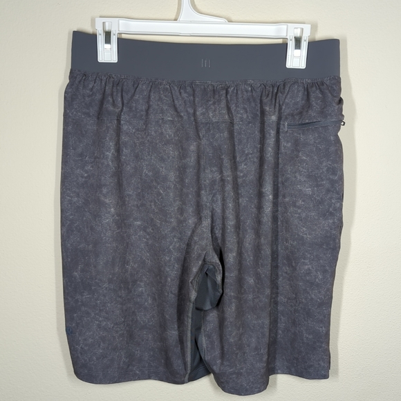 Lululemon Mens T.H.E. Linerless 10"  Shorts Size M Gravel Dust Asphalt Grey EUC - Picture 7 of 7